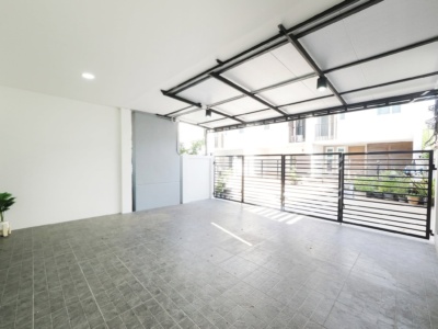ขายราคาพิเศษ ทาวน์โฮม 3.5 ชั้น ม.ดิแอททิค ขนาด 23.1 ตร.ว. 5 ห้องนอน 3 ห้องน้ำ บ้านสไตล์โมเดิล ทำเลหลังริม ต้นโครงการ ฟังชั่นบ้านดีเยี่ยม รีโนเวทใหม่ทั้งหลัง พร้อมเฟอร์ เข้าอยู่ได้ทันที [แจ้งวัฒนะ]