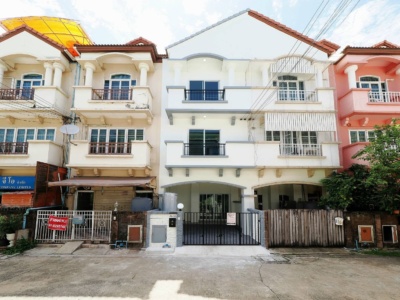 ขายราคาพิเศษ ทาวน์เฮ้าส์ 3.5 ชั้น ม.สรานนท์ ขนาด 18 ตร.ว. 4 ห้องนอน 3 ห้องน้ำ บ้านสวยมาก ฟังชั่นบ้านดีเยี่ยม รีโนเวทใหม่ทั้งหลัง พร้อมเฟอร์ ทำเลดีมาก เข้าอยู่ได้ทันที [ติวานนท์-ปากเกร็ด]