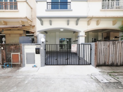 ขายราคาพิเศษ ทาวน์เฮ้าส์ 3.5 ชั้น ม.สรานนท์ ขนาด 18 ตร.ว. 4 ห้องนอน 3 ห้องน้ำ บ้านสวยมาก ฟังชั่นบ้านดีเยี่ยม รีโนเวทใหม่ทั้งหลัง พร้อมเฟอร์ ทำเลดีมาก เข้าอยู่ได้ทันที [ติวานนท์-ปากเกร็ด]
