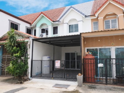 ขายราคาพิเศษ ทาวน์เฮ้าส์ 2 ชั้น ขนาด 20.2 ตร.ว ม.กลางซอยวิลเลจ2 3ห้องนอน 2ห้องน้ำ ทำเลดีมาก รีโนเวท ใหม่ทั้งหลัง พรีเมี่ยม พร้อมเฟอร์ ครบทุกสิ่ง เข้าอยู่ได้ทันที [ลำลูกกา – คลอง4]