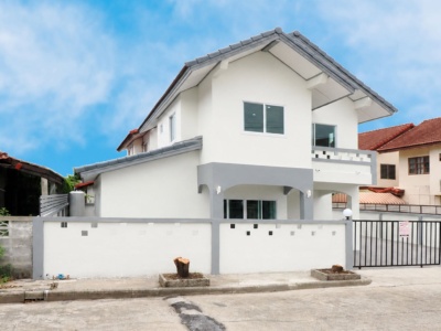 ขายราคาพิเศษ บ้านเดี่ยว 2 ชั้น 52.6 ตร.ว. ม.กิตติยารักษ์5 ขนาด 4 ห้องนอน 2 ห้องน้ำ บ้านหลังใหญ่ ทำเลต้นโครงการ พื้นที่กว้างมาก รีโนเวทใหม่ ฟังชั่นดีเยี่ยม พร้อมเฟอร์ เข้าอยู่ได้ทันที [บางกรวย-ไทรน้อย]