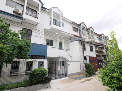 ขายราคาพิเศษ ทาวน์โฮม 3 ชั้น 23.2 ตร.ว. ม.บำรุงวงศ์ 5ห้องนอน 4ห้องน้ำ บ้านสวยมาก ฟังชั่นบ้านดีเยี่ยม รีโนเวทใหม่ทั้งหลัง พร้อมเฟอร์ ทำเลดีมาก เข้าอยู่ได้ทันที [กาญจนาภิเษก-ปลายบาง]