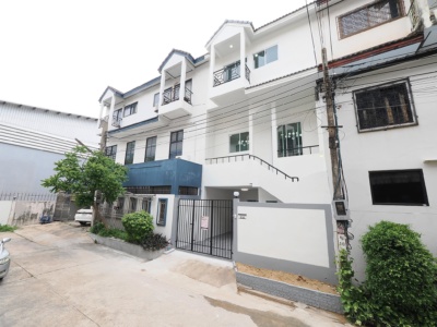 ขายราคาพิเศษ ทาวน์โฮม 3 ชั้น 23.2 ตร.ว. ม.บำรุงวงศ์ 5ห้องนอน 4ห้องน้ำ บ้านสวยมาก ฟังชั่นบ้านดีเยี่ยม รีโนเวทใหม่ทั้งหลัง พร้อมเฟอร์ ทำเลดีมาก เข้าอยู่ได้ทันที [กาญจนาภิเษก-ปลายบาง]