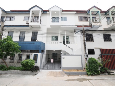 ขายราคาพิเศษ ทาวน์โฮม 3 ชั้น 23.2 ตร.ว. ม.บำรุงวงศ์ 5ห้องนอน 4ห้องน้ำ บ้านสวยมาก ฟังชั่นบ้านดีเยี่ยม รีโนเวทใหม่ทั้งหลัง พร้อมเฟอร์ ทำเลดีมาก เข้าอยู่ได้ทันที [กาญจนาภิเษก-ปลายบาง]